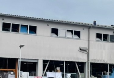 熊本　工場の天窓が雨漏り　現地調査